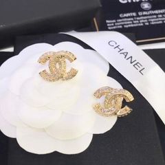  Bộ Trang Sức Chanel Màu Vàng - Cài Áo & Bông Tai Pha Lê Trắng (AK) 