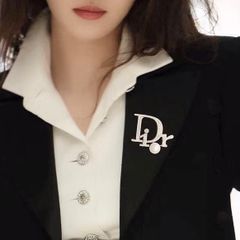  Cài Áo Dior Màu Trắng Ngọc Trai & Pha Lê (AN) 