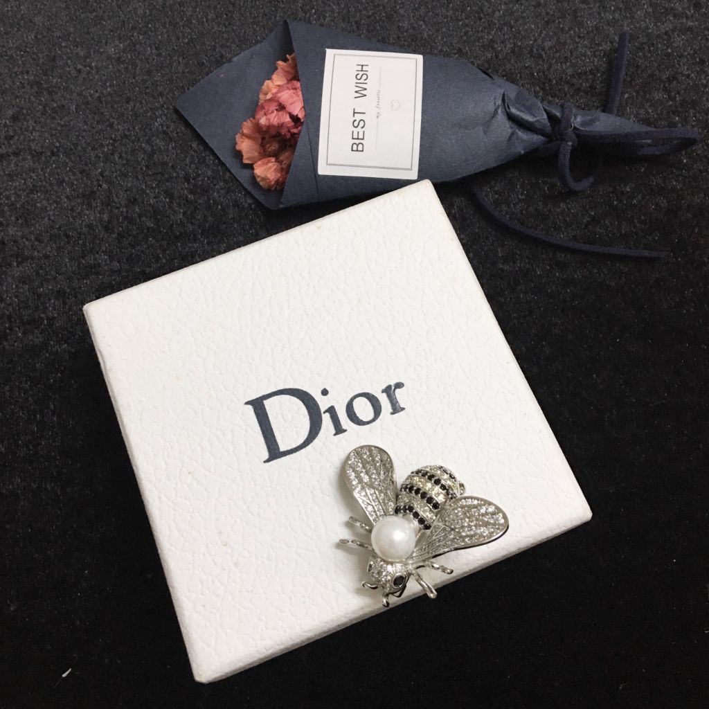  Cài Áo Nam, Nữ - Dior Con Ong Màu Trắng Ngọc Trai & Pha Lê Trắng Đen (AF) 