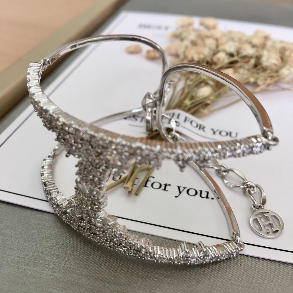  Vòng Tay Hermes Bản To Màu Trắng Pha Lê (AC) 