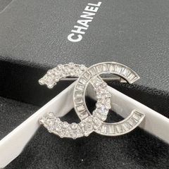  Cài Áo Nam, Nữ - Chanel Màu Trắng Pha Lê (CS) 