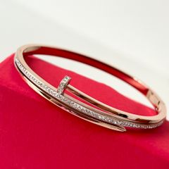  Vòng Tay TiTan Cao Cấp - Cây Đinh Cartier Màu Vàng Hồng Pha Lê (AJ) 