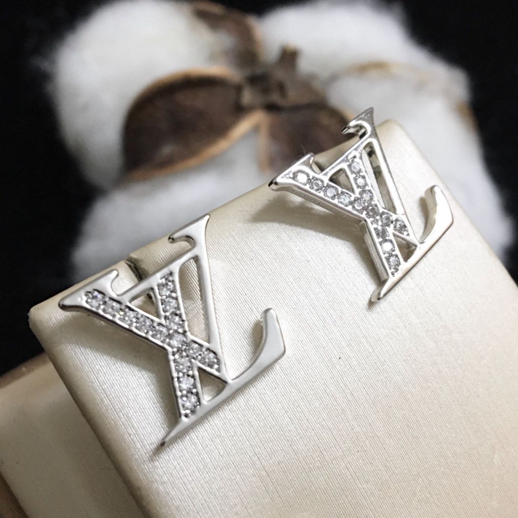  Bông Tai LV Màu Trắng Pha Lê (AA) 