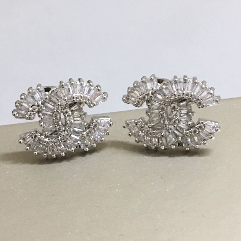  Bông Tai Chanel Màu Trắng Pha Lê (AC) 