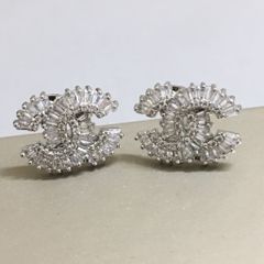  Bông Tai Chanel Màu Trắng Pha Lê (AC) 