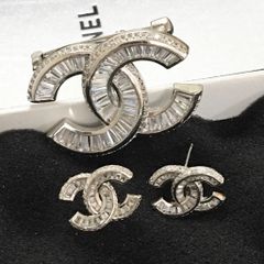  Bộ Trang Sức Chanel Trắng - Cài Áo & Bông Tai Pha Lê (AC) 