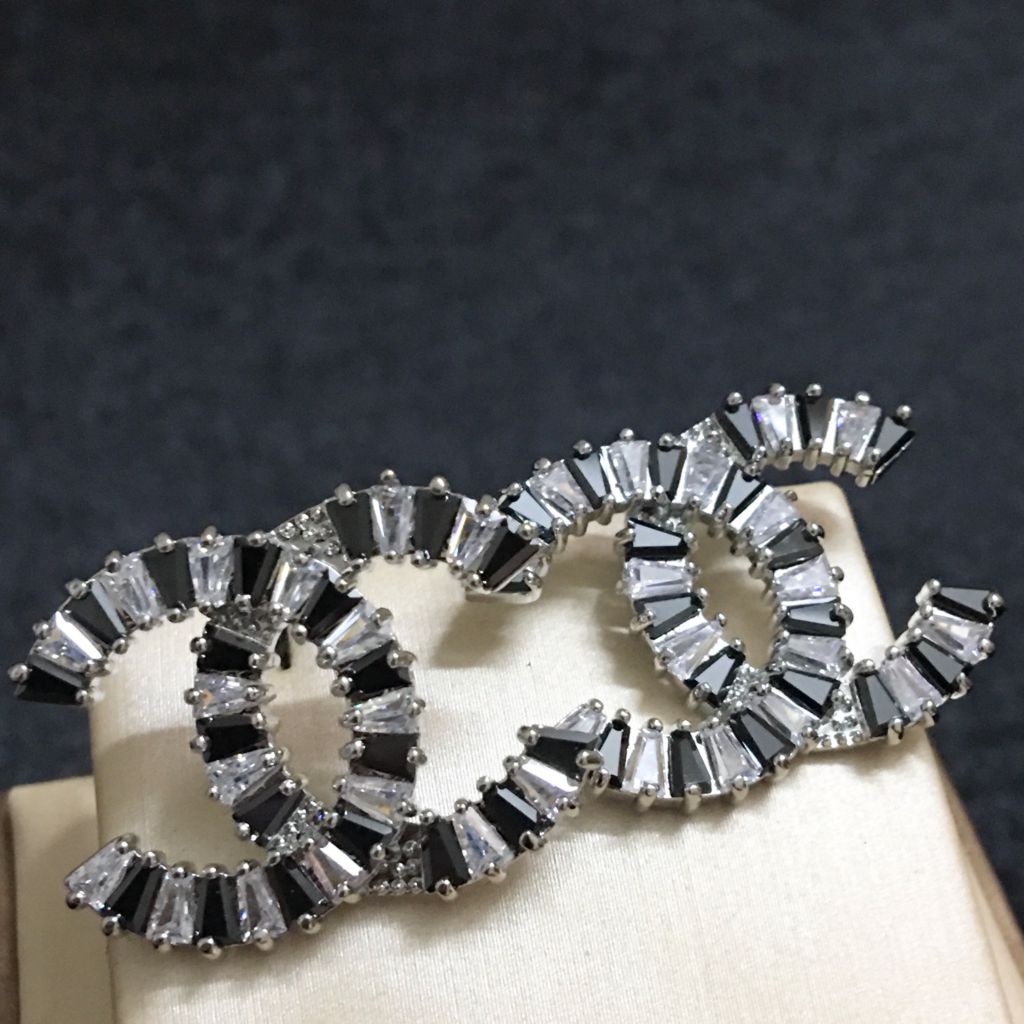  Bông Tai Chanel Bản To Màu Trắng Pha Lê Đen & Trắng (BT) 