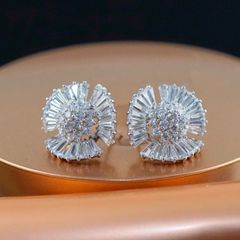  Bông Tai Cánh Hoa Bản To Pha Lê Trắng Sang Trọng (AD) 