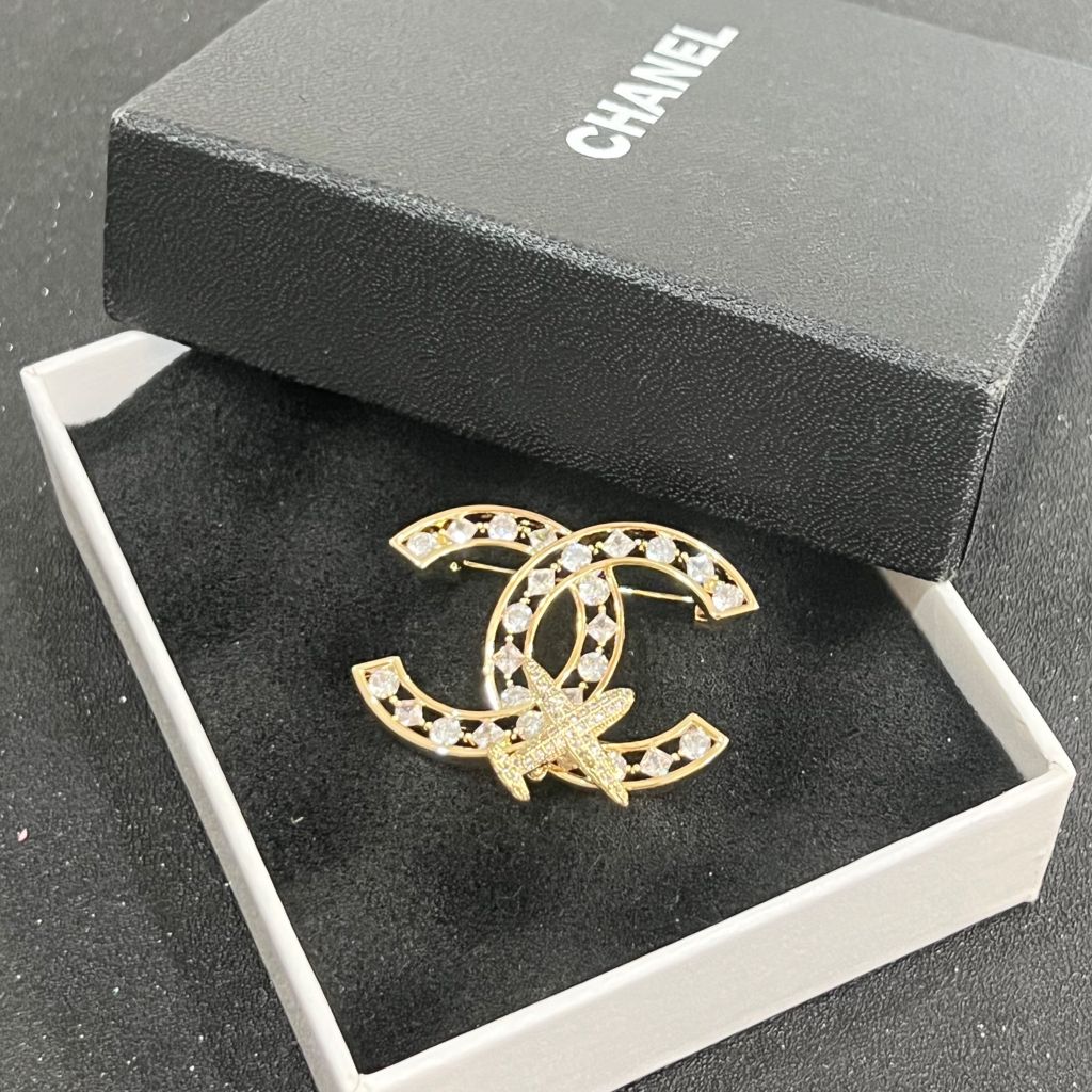  Cài Áo Chanel Máy Bay Màu Vàng Pha Lê Trắng (CP) 