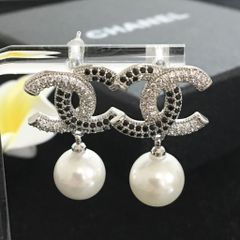  Bông Tai Chanel Màu Trắng Ngọc Trai & Pha Lê Trắng Đen (BI) 