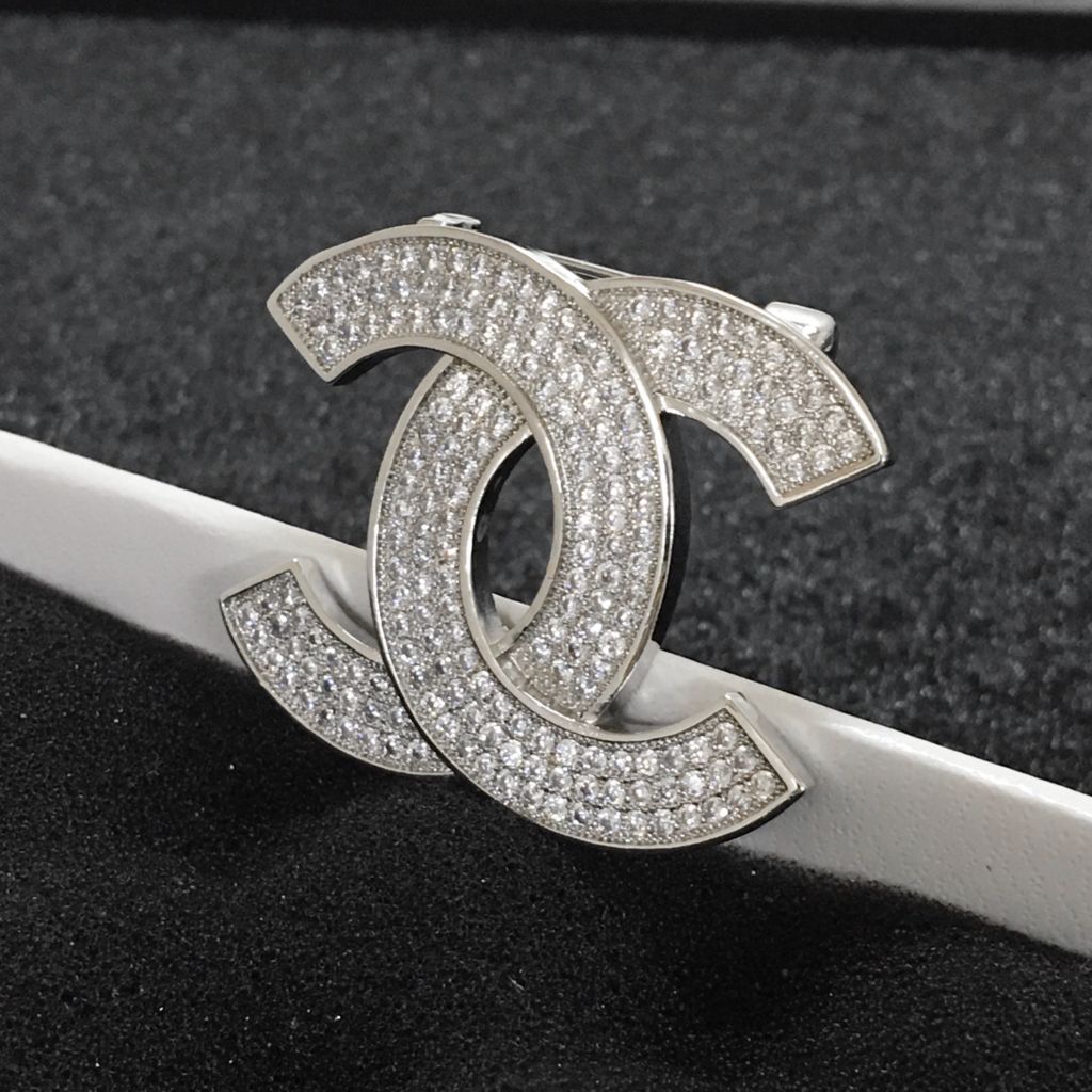  Cài Áo Nam, Nữ - Chanel Màu Trắng Pha Lê (BB) 