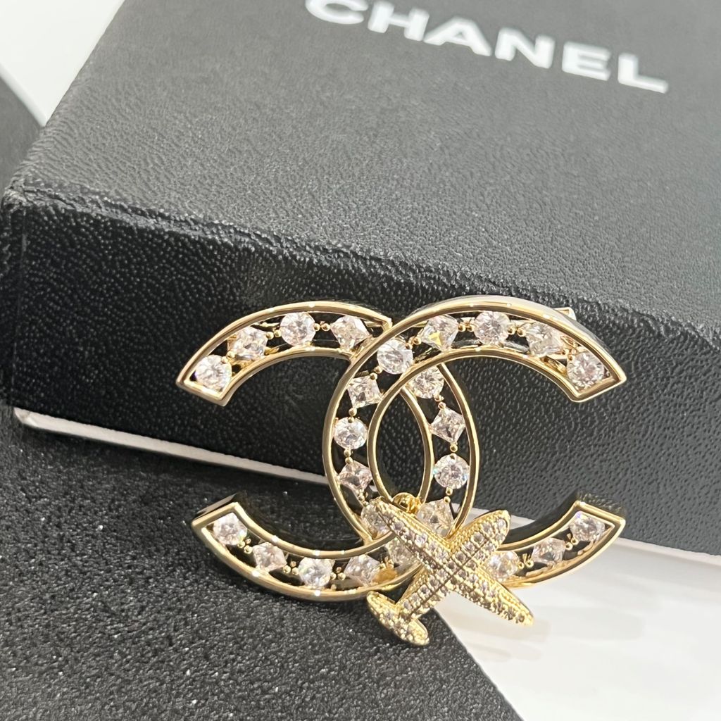  Cài Áo Chanel Máy Bay Màu Vàng Pha Lê Trắng (CP) 