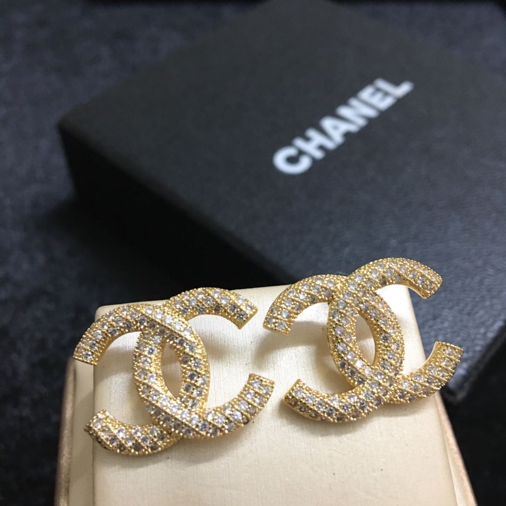  Bộ Trang Sức Chanel Vàng - Cài Áo & Bông Tai Pha Lê Trắng (AF) 