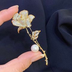  Cài Áo Hoa Hồng Vàng Ngọc Trai & Pha Lê Trắng Quý Phái (AM) 
