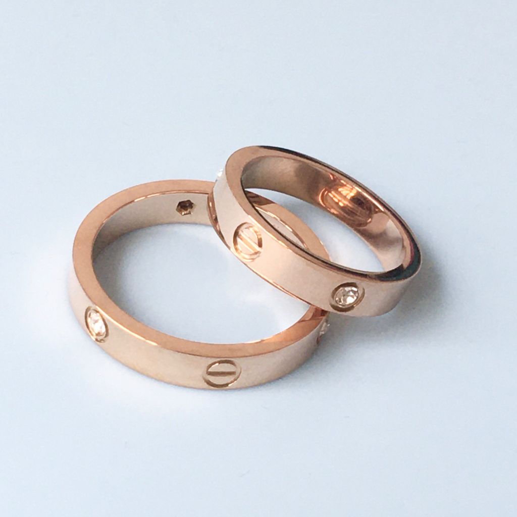  Nhẫn Cặp Đôi Tình Yêu - Cartier Màu Vàng Hồng TiTan Cao Cấp Pha Lê (AH) 
