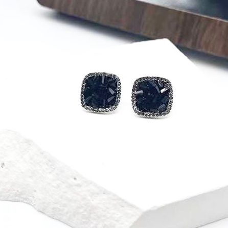  Bông Tai Vuông Bản To Pha Lê Đen & Trắng Sang Trọng 