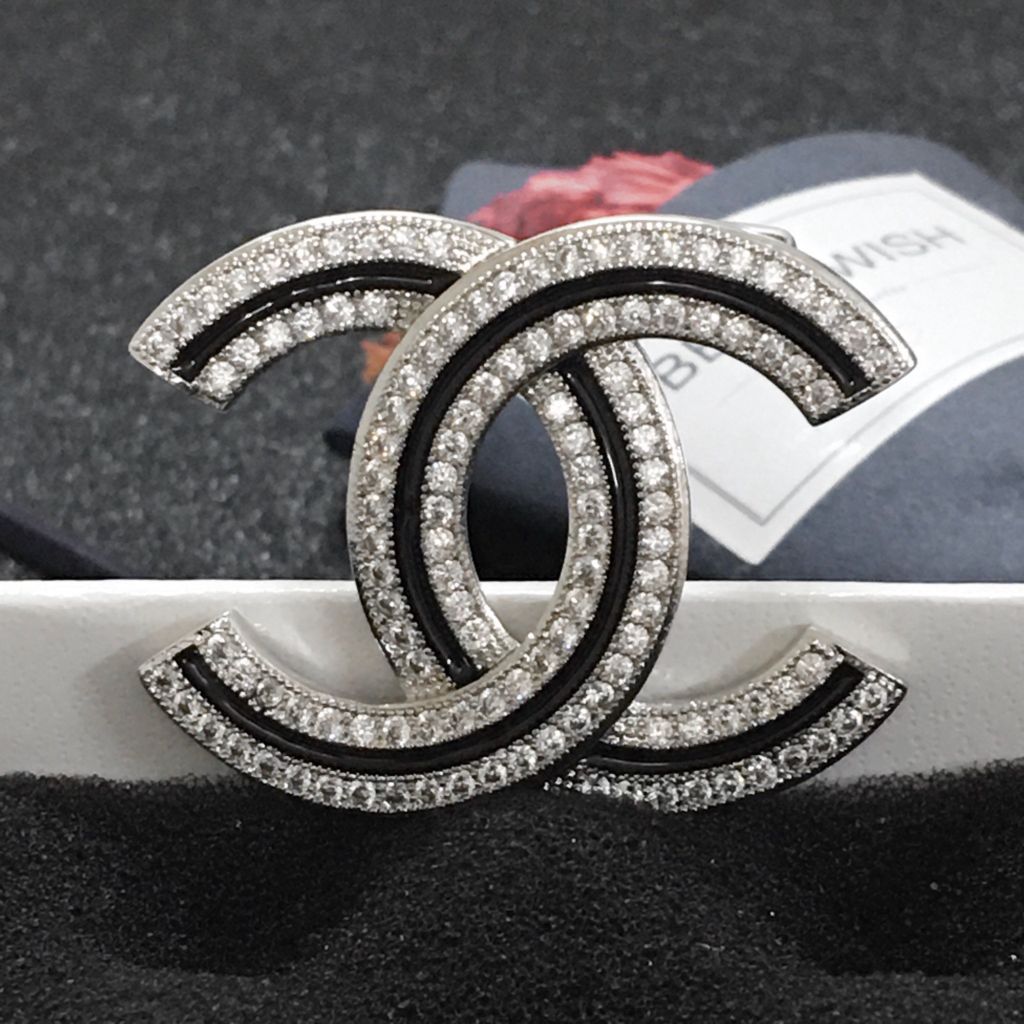  Cài Áo Chanel Màu Trắng Đen Pha Lê (BA) 
