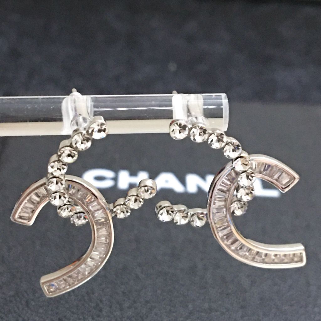  Bông Tai Chanel Bản To Màu Trắng Pha Lê (BQ) 