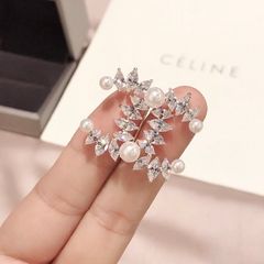  Cài Áo Chanel Màu Vàng Ngọc Trai & Pha Lê Trắng (AO) 