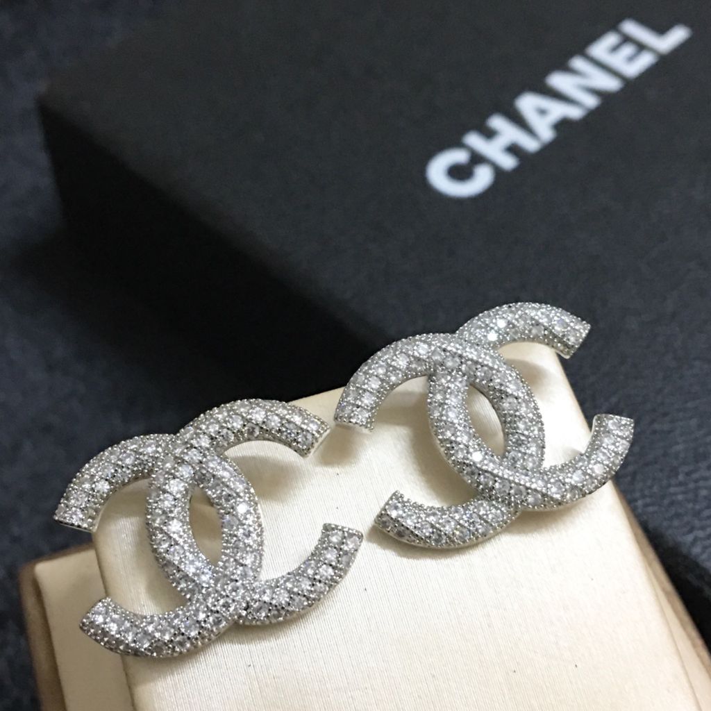  Bông Tai Chanel Bản To Màu Trắng Pha Lê (BO) 