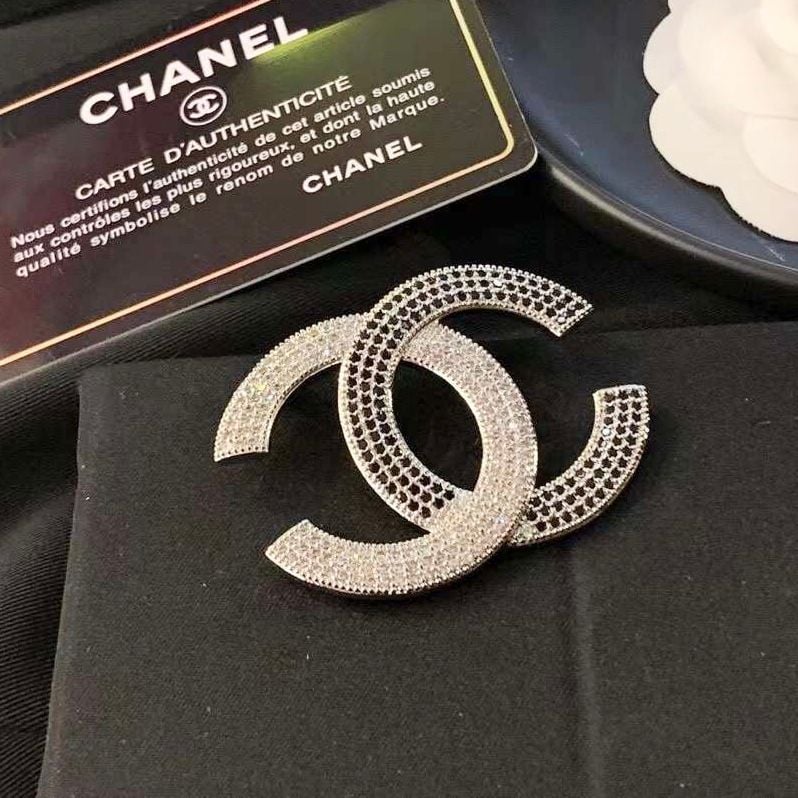  Cài Áo Chanel Màu Trắng Pha Lê Đen & Trắng (CX) 