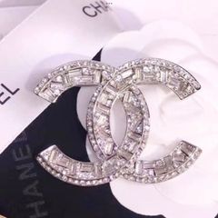  Cài Áo Nam, Nữ - Chanel Màu Trắng Bản To Pha Lê (CM) 