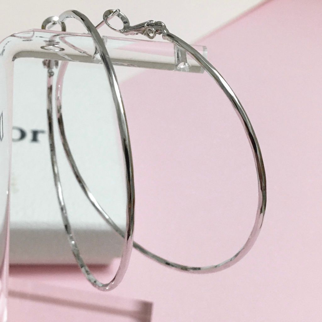  Bông Tai Khoen Tròn Gợn Sóng Màu Trắng 5,5cm (AW) 