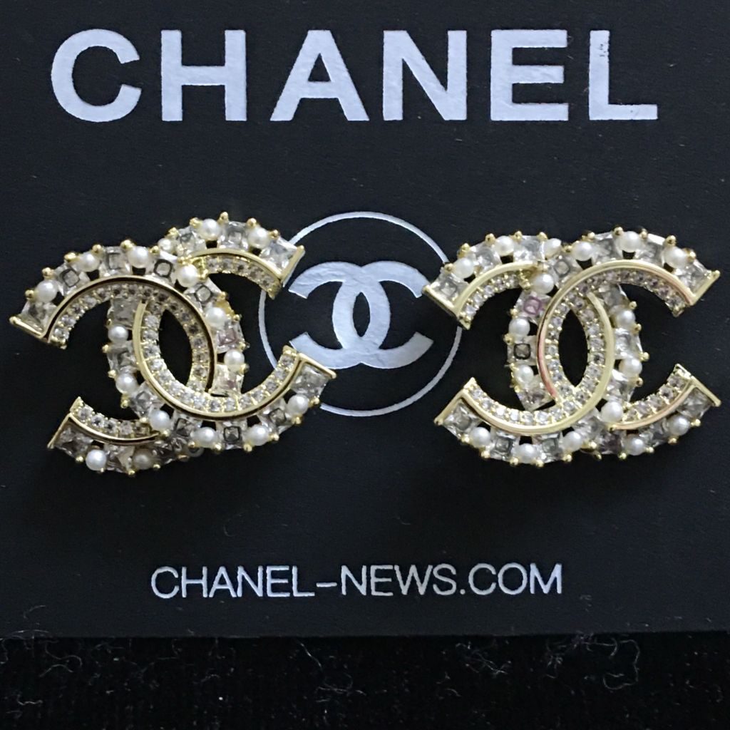  Bông Tai Chanel Bản To Màu Vàng Ngọc Trai & Pha Lê Trắng (BK) 