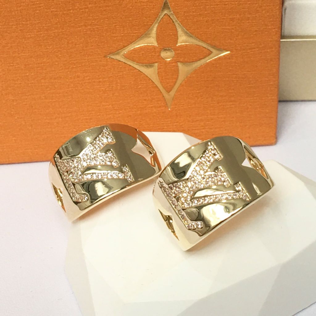  Bông Tai LV Bản To Ôm Vành Tai Màu Vàng Pha Lê Trắng (AB) 