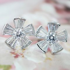  Bông Tai Cánh Hoa Bản To Pha Lê Trắng Sang Trọng (AJ) 