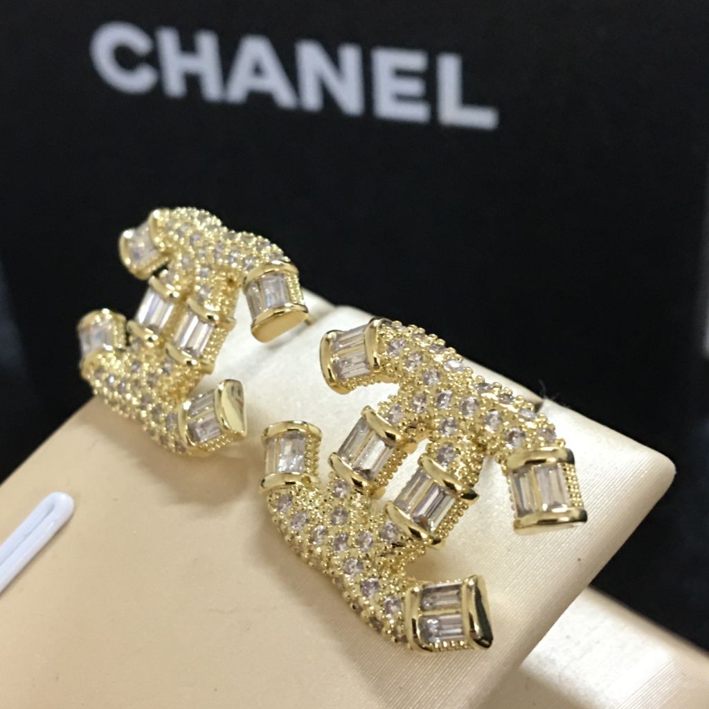  Bông Tai Chanel Bản To Màu Vàng Pha Lê Trắng (BH) 