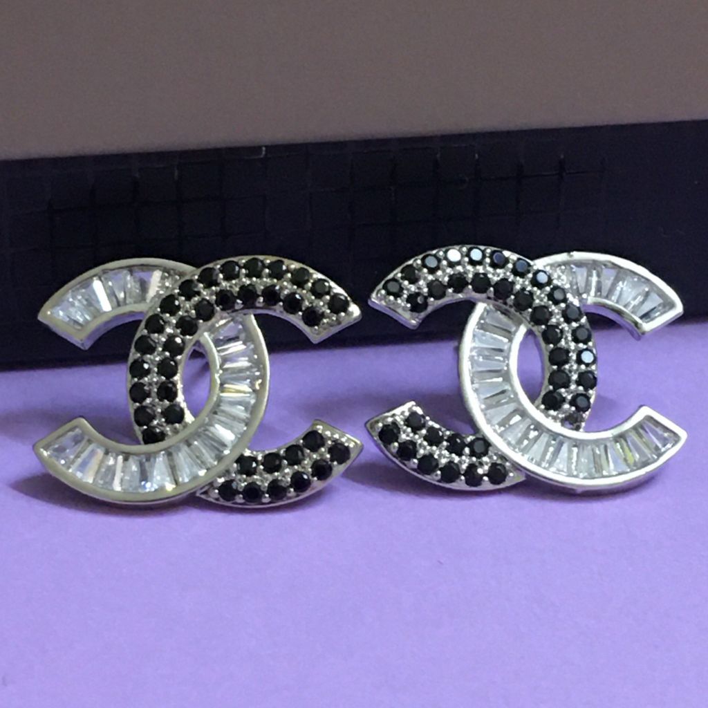  Bông Tai Chanel Bản To Màu Trắng Pha Lê Đen & Trắng Cá Tính (AH) 