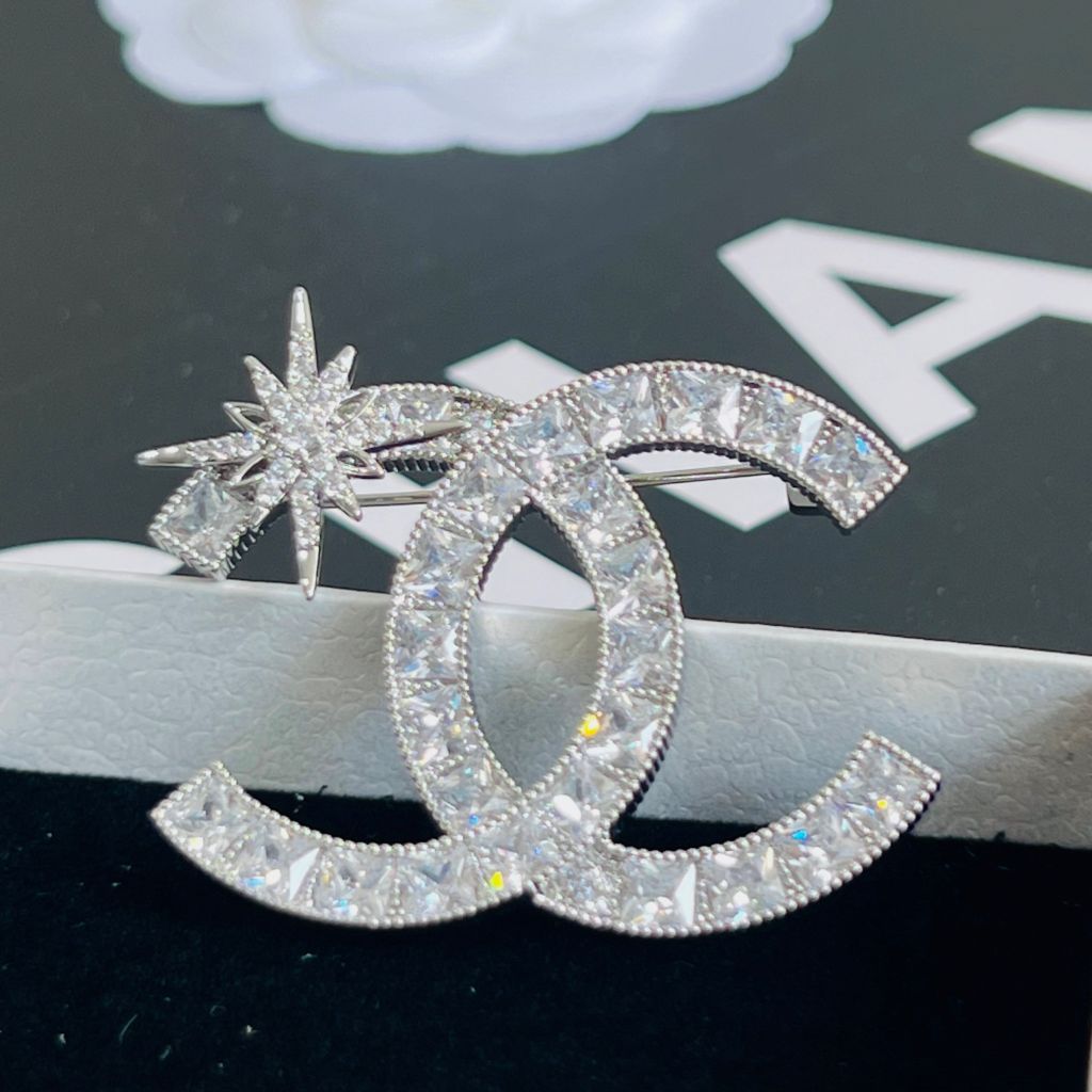  Cài Áo Chanel & Ngôi Sao Màu Trắng Pha Lê (DA) 