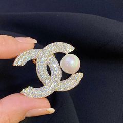 Cài Áo Chanel Màu Vàng Ngọc Trai & Pha Lê Trắng (BC) 