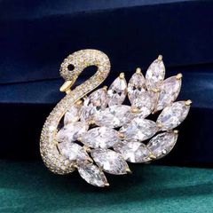  Cài Áo - Thiên Nga Màu Vàng Pha Lê Trắng (AI) 