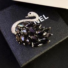  Cài Áo Con Thiên Nga Pha Lê Trắng Đen (AL) 