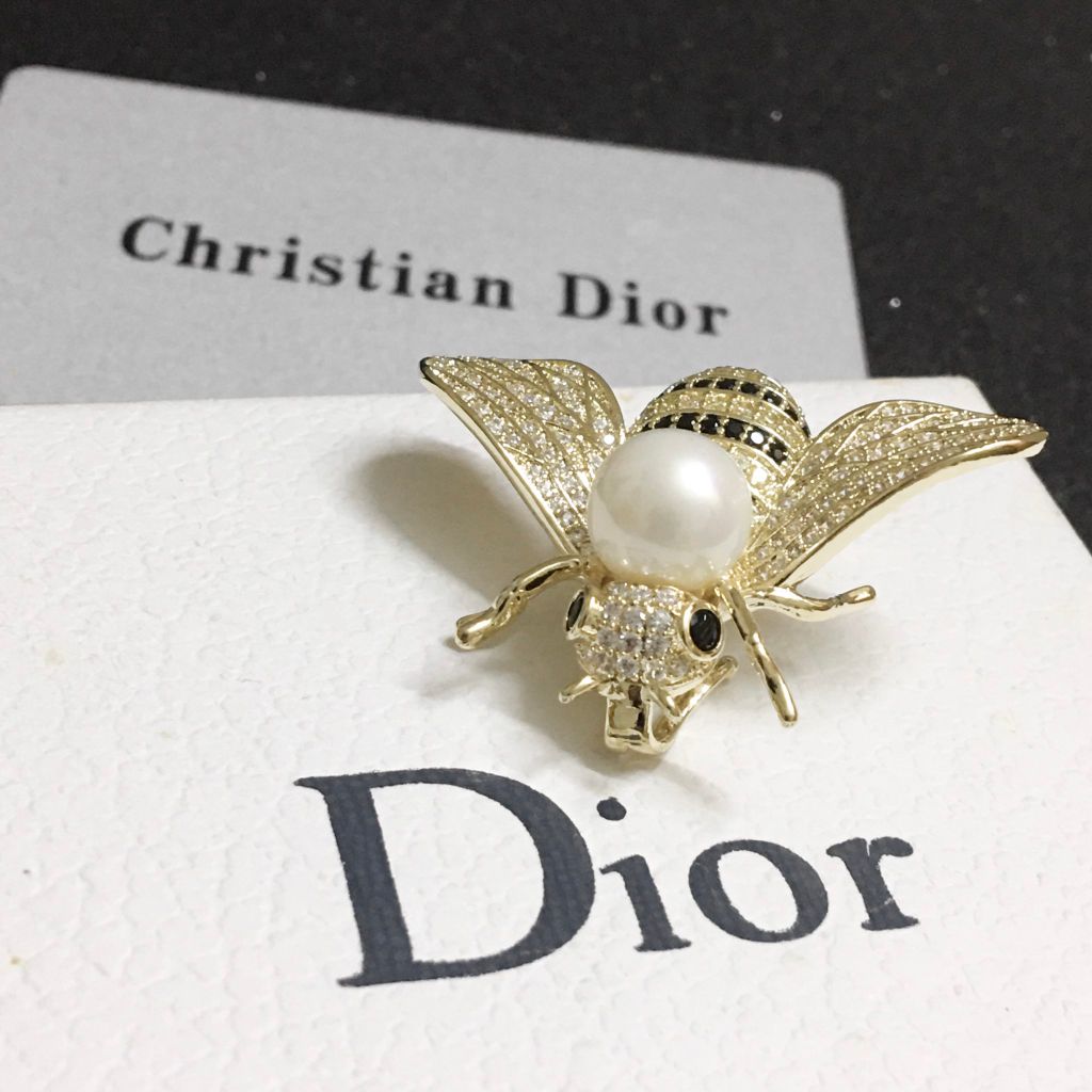  Cài Áo Nam, Nữ - Con Ong Dior Màu Vàng Ngọc trai & Pha Lê Đen, Trắng (AD) 