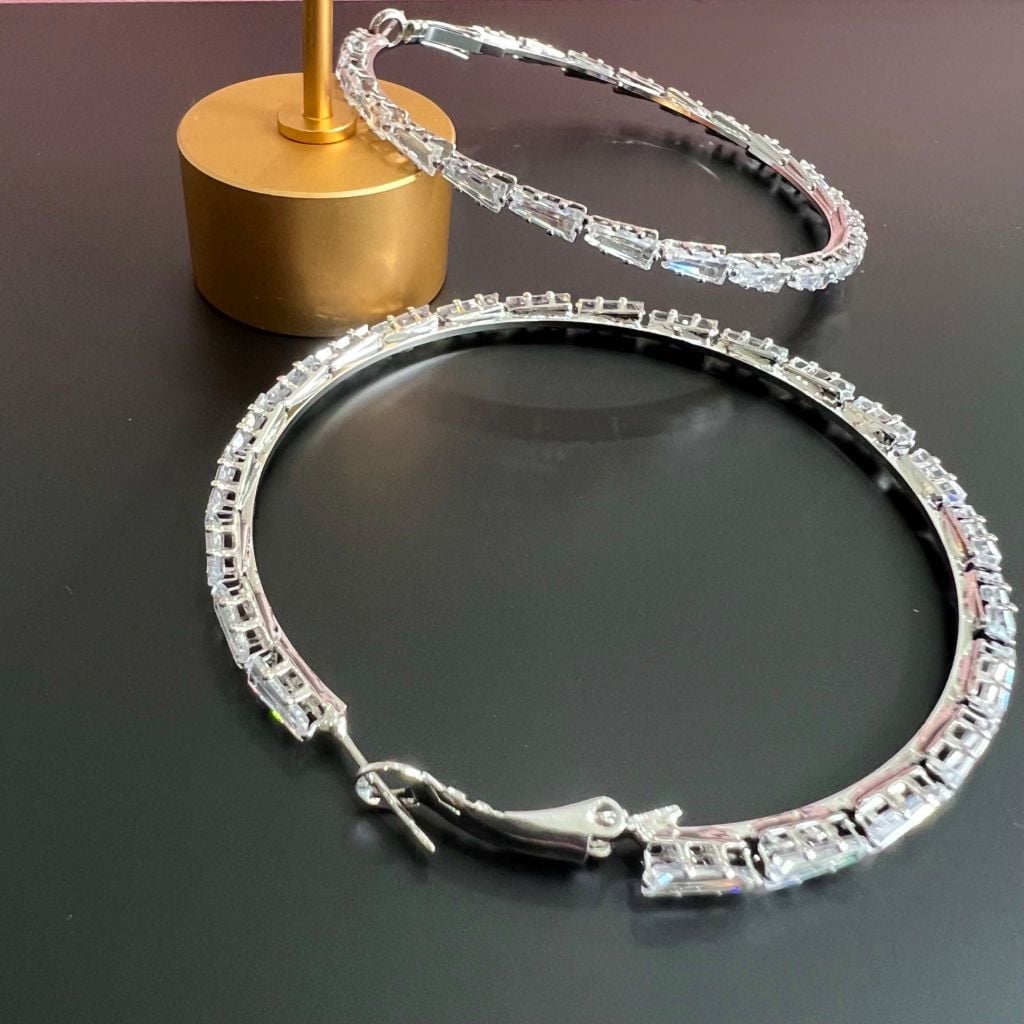  Bông Tai Khoen Tròn Bản To Màu Trắng 6,5cm Pha Lê (BM) 