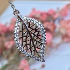  Bông Tai Tua Rua Chiếc Lá & Cái Nơ Pha Lê Trắng (AD) 