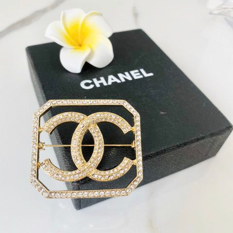  Cài Áo Nam, Nữ - Chanel Màu Vàng Bản To Pha Lê Trắng (BT) 