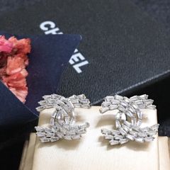  Bông Tai Chanel Màu Trắng Pha Lê (BP) 