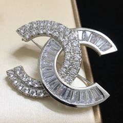  Bộ Trang Sức Chanel Trắng - Cài Áo & Bông Tai Pha Lê (AH) 