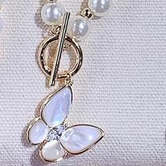  Dây Chuyền Ngắn - Choker Con Bướm Vàng Vỏ Trai Nước Ngọt & Pha Lê, Ngọc Trai Trắng Tinh Tế 