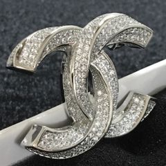  Bộ Trang Sức Chanel Trắng - Cài Áo & Bông Tai Pha Lê (AB) 