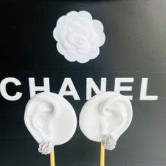  Bộ Trang Sức Hoa Trà Chanel Trắng - Cài Áo & Bông Tai Pha Lê (AJ) 