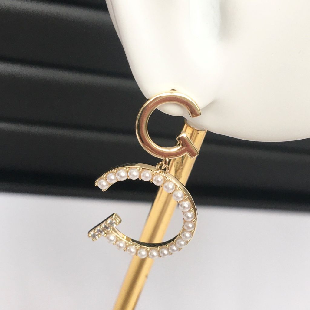  Bông Tai Cartier Bản To Màu Vàng Ngọc Trai & Pha Lê Trắng (AD) 