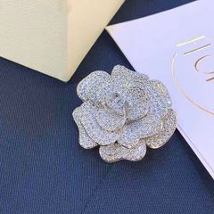  Bộ Trang Sức Hoa Trà Chanel Trắng - Cài Áo & Bông Tai Pha Lê (AJ) 