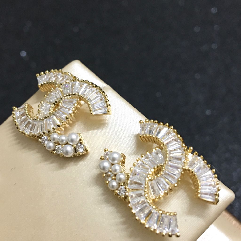  Bông Tai Chanel Màu Vàng Ngọc Trai & Pha Lê Trắng (AR) 