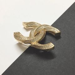  Bộ Trang Sức Chanel Màu Vàng Hồng - Cài Áo & Bông Tai Pha Lê Trắng (AA) 