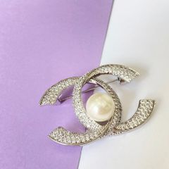  Cài Áo Chanel Màu Trắng Ngọc Trai & Pha Lê (BR) 